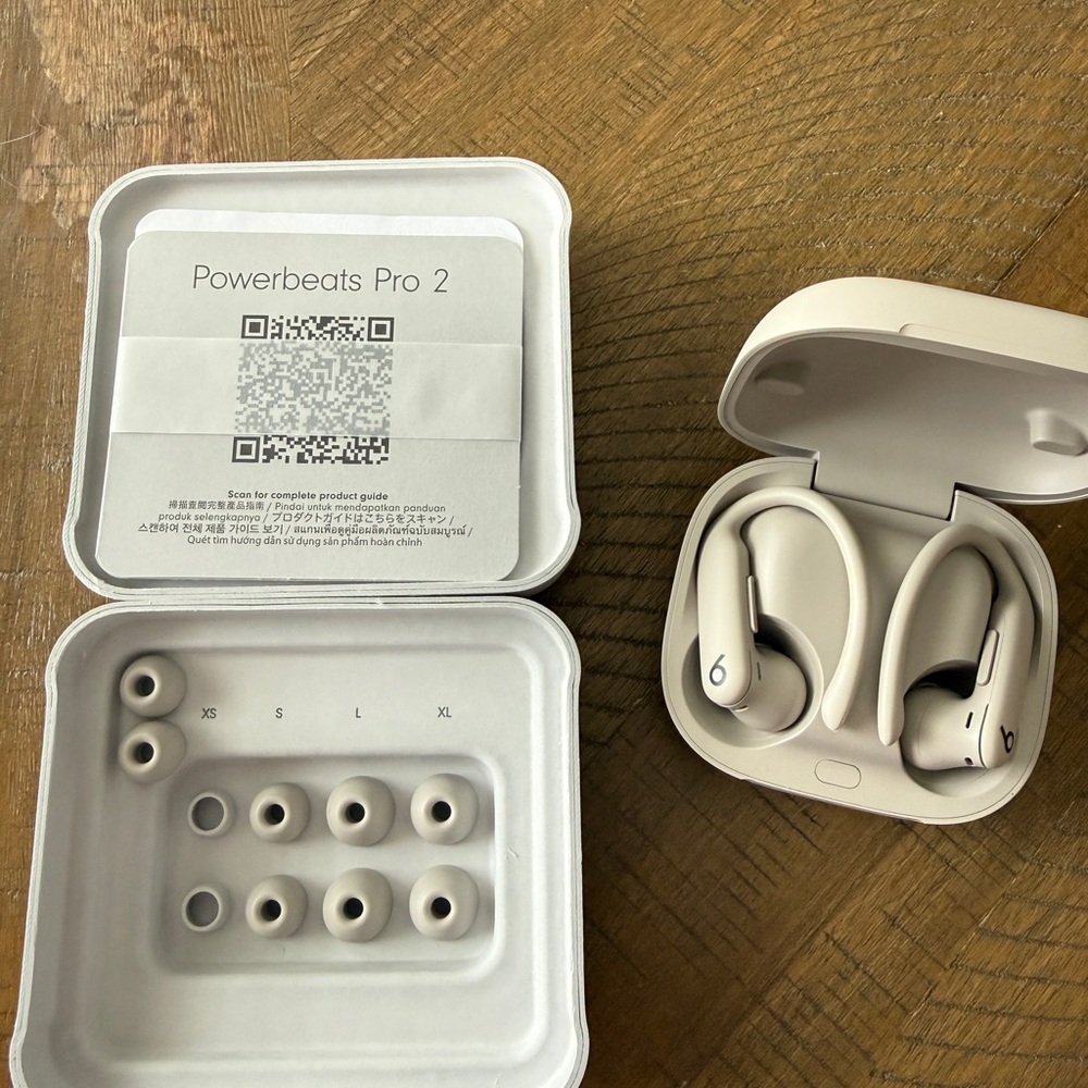 Powerbeats Pro 2 - Beige/Grey - Picture 3 of 4